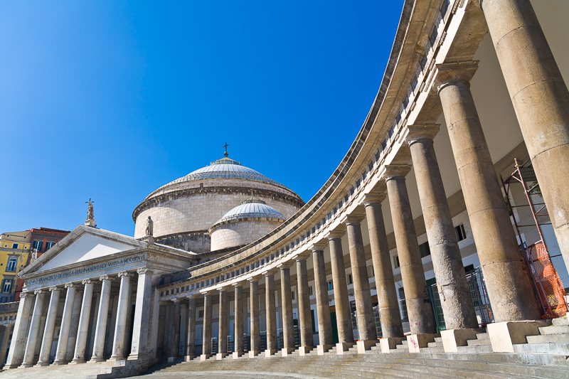 Il colonnato della Basilica di San Francesco di Paola